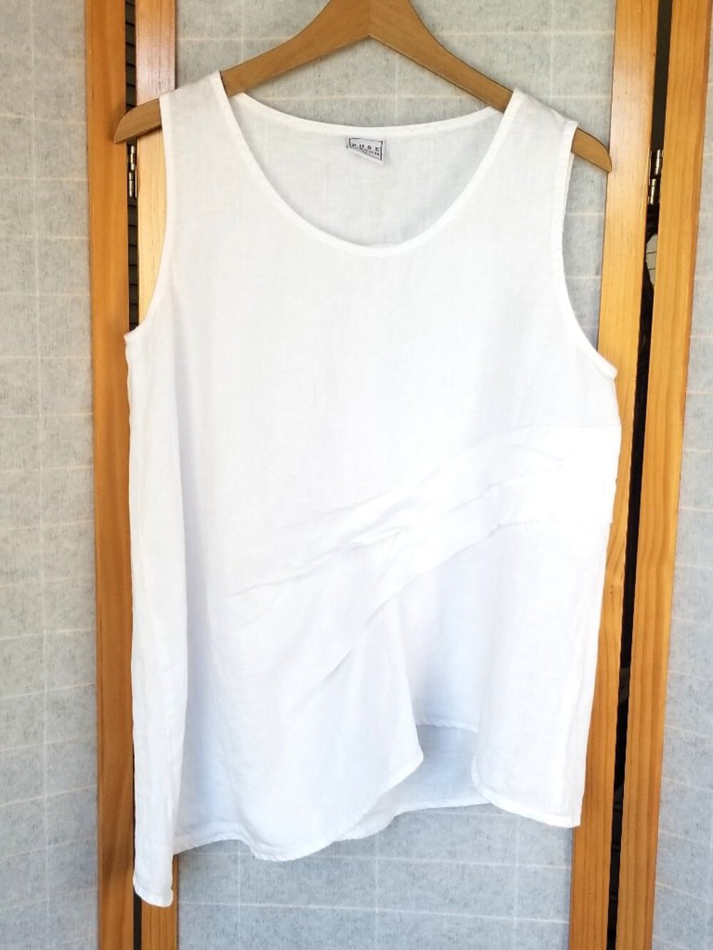 Pure Match White Linen Blouse Top Sleeveless Ruffle Front Asymmetrical Hem Med